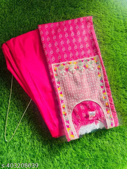 Lace Kurta Set with Motif