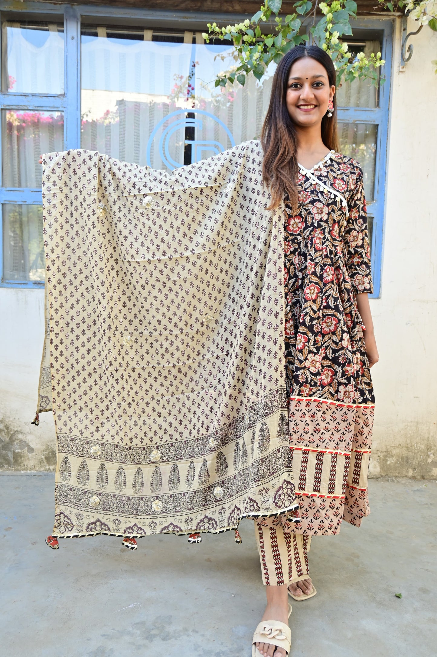 Raabta Floral print Suit
