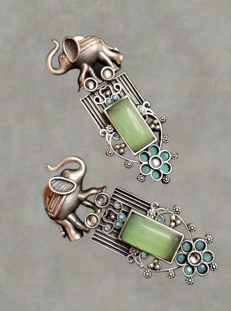 Elephant stud earings with stone